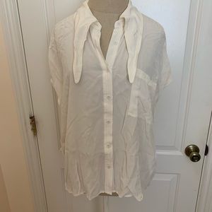 Blouse with tie collar